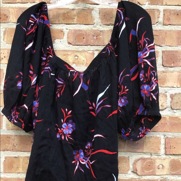 Abound Floral Crop Top NWOT - Picture 5 of 7